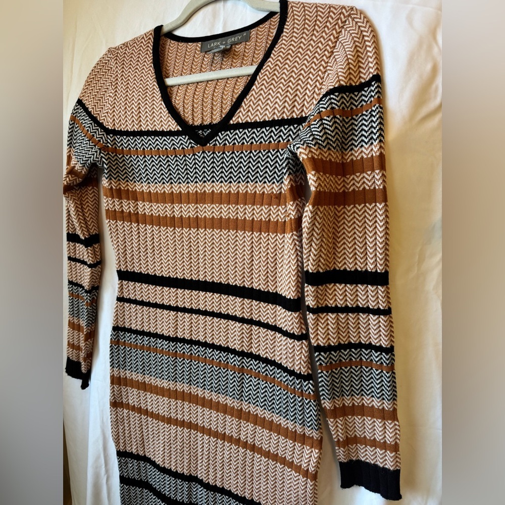 Lark + Grey Knit Bodycon Dress Striped V-Neck Chic Size S - Picture 6 of 7
